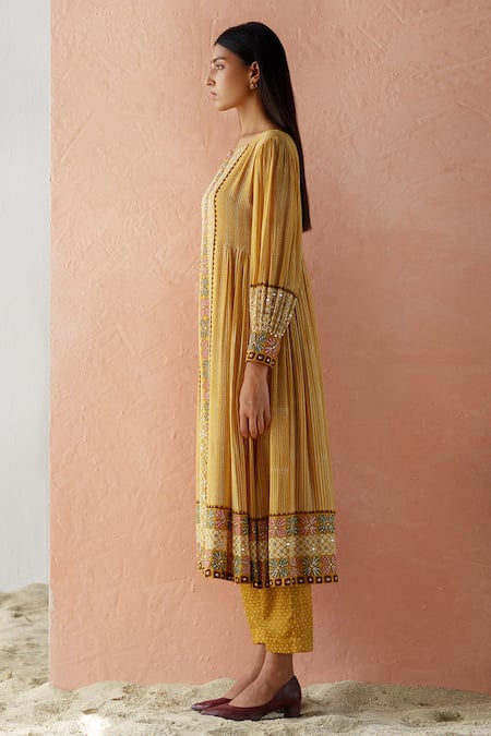 Surbhi Gupta_Yellow Kurta Georgette Trouser Cotton Silk Round Printed And Pant Set _Online_at_Aza_Fashions