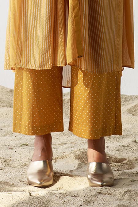 Surbhi Gupta_Yellow Kurta Georgette Trouser Cotton Silk Printed V And Pant Set  _at_Aza_Fashions