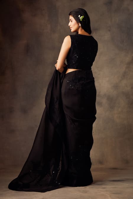 Shop Shilpi Gupta Black Silk Organza Embroidery Round Pre-draped Saree With Blouse at Aza Fashions Shop_Shilpi Gupta_Black Silk Organza Embroidery Round Pre-draped Saree With Blouse _at_Aza_Fashions