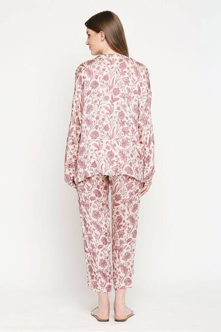 Shop SAKSHI GIRRI Pink Cotton Satin Notched Printed Co-ord Set at Aza Fashions Shop_SAKSHI GIRRI_Pink Cotton Satin Notched Printed Co-ord Set _at_Aza_Fashions