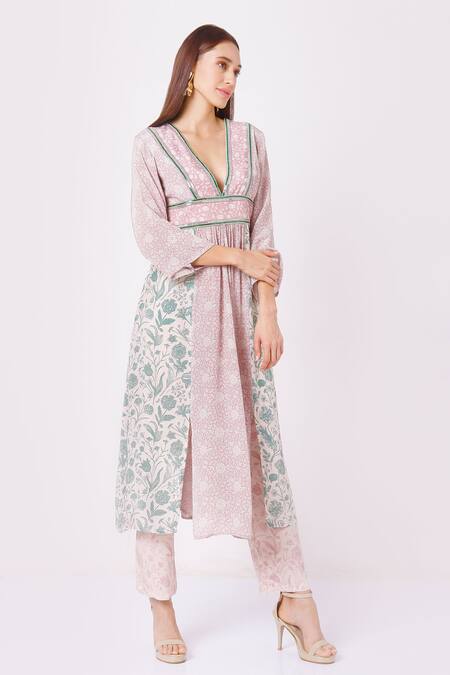 SAKSHI GIRRI_Green Crepe V Neck Printed Kurta And Pant Set_Online_at_Aza_Fashions