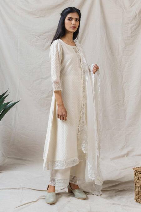 Shop Naaz By Noor White Cotton, Organza, Silk Chanderi Embroidered Kurta Set at Aza Fashions Shop_Naaz By Noor_White Cotton, Organza, Silk Chanderi Embroidered Kurta Set_at_Aza_Fashions