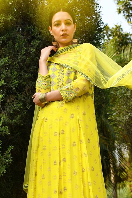 Surbhi Gupta_Yellow Georgette Round Embroidered Kurta And Palazzo Set  _Online_at_Aza_Fashions