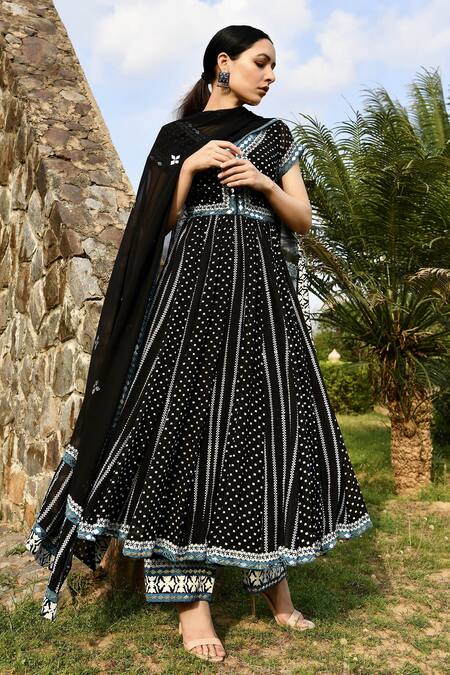 Surbhi Gupta_Black Georgette V Neck Embroidered Anarkali And Pant Set  _Online_at_Aza_Fashions
