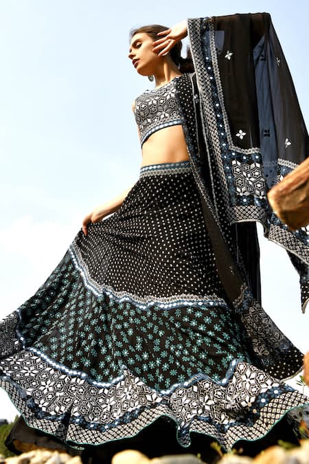 Surbhi Gupta_Black Georgette V Neck Embroidered Lehenga Set _Online_at_Aza_Fashions