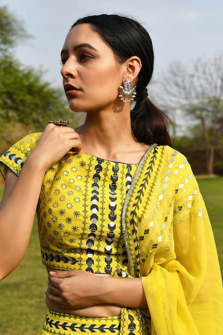 Surbhi Gupta_Yellow Georgette, Cotton Silk Round Embroidered Lehenga Set _Online_at_Aza_Fashions