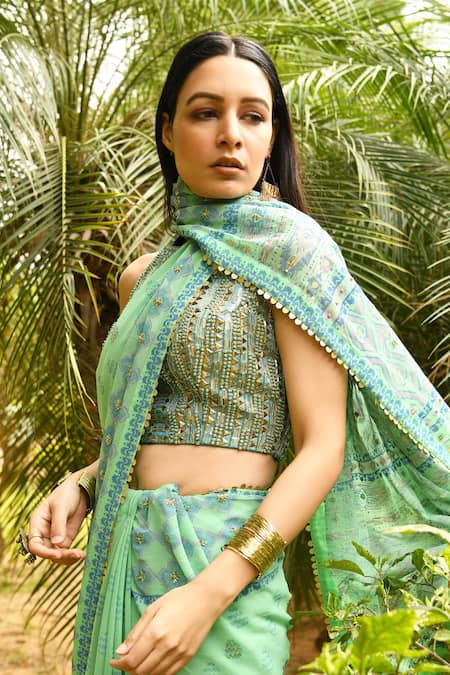 Surbhi Gupta_Green Georgette Round Embroidered Saree With Blouse  _at_Aza_Fashions