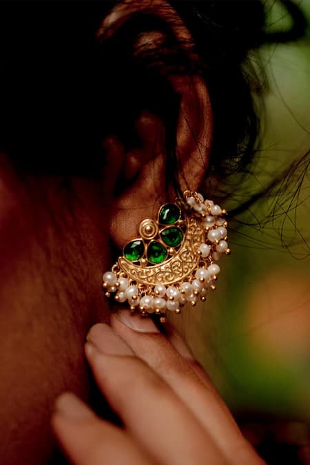 Zariin Nazaakat Stud Earrings 