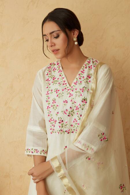 Begum White Kurta Chanderi V-neck Embroidered Set Online at Aza Fashions Begum_White Kurta Chanderi V-neck Embroidered Set _Online_at_Aza_Fashions