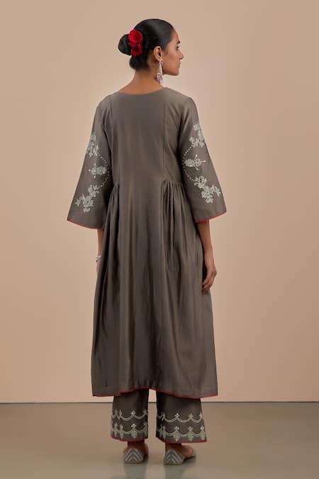 Priya Chaudhary Chanderi Silk Embroidered Kurta & Pant Set 