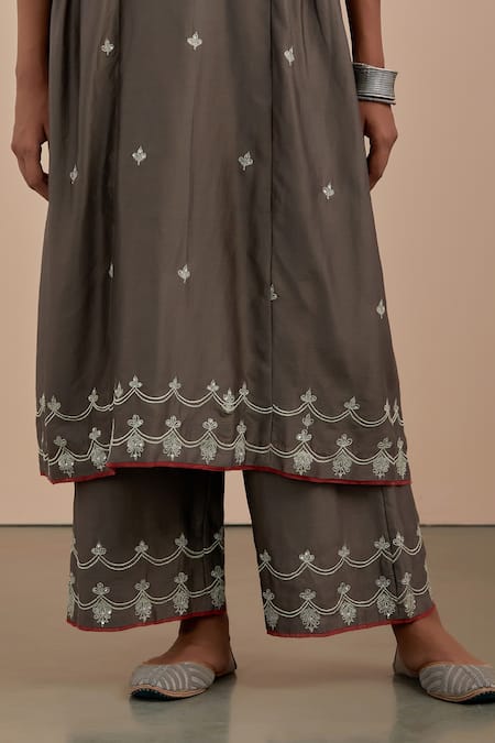 Buy_Priya Chaudhary_Grey Chanderi Silk Floral Notched Embroidered Kurta And Pant Set _Online_at_Aza_Fashions