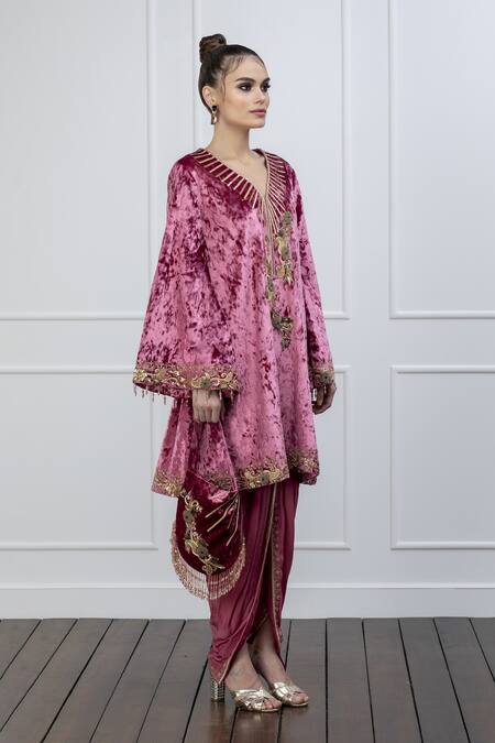 Shian Pink Velvet, Crepe Zari V Neck Embroidered Kurta And Dhoti Pant Set Online at Aza Fashions Shian_Pink Velvet, Crepe Zari V Neck Embroidered Kurta And Dhoti Pant Set _Online_at_Aza_Fashions