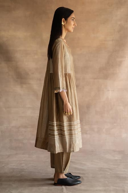Swatti Kapoor_Beige Handwoven Chanderi Printed Block Round Shima Kurta _Online_at_Aza_Fashions
