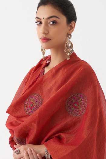 Buy Rhua Red Dupatta Handwoven Tissue Chanderi, Kurta Habutai Shirin Embroidered Set Online at Aza Fashions Buy_Rhua_Red Dupatta Handwoven Tissue Chanderi, Kurta Habutai Shirin Embroidered Set _Online_at_Aza_Fashions