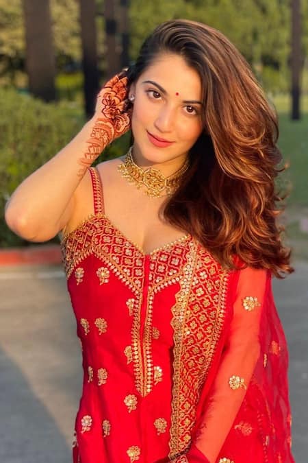 Gopi Vaid_Red Dupatta- Organza, Kurta- Tussar, Sharara- Brocade Floral V Embroidered Set _Online_at_Aza_Fashions