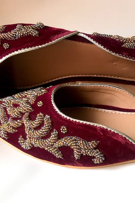 Sole House_Maroon Velvet Pointed Toe Juttis _Online_at_Aza_Fashions