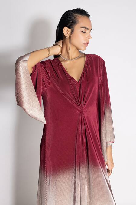 431-88 By Shweta Kapur_Maroon V-neck Midnight Ombre Effect Gown_at_Aza_Fashions