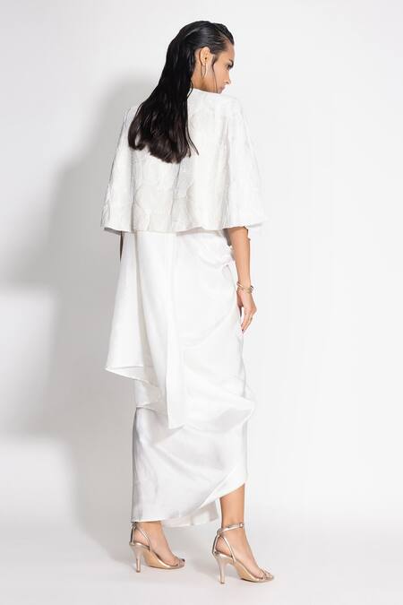 431-88 By Shweta Kapur_White Silk Cut Work V-neck Pre-draped Saree And Cutdana Cape Set_Online_at_Aza_Fashions