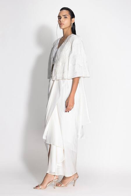 Buy_431-88 By Shweta Kapur_White Silk Cut Work V-neck Pre-draped Saree And Cutdana Cape Set_Online_at_Aza_Fashions