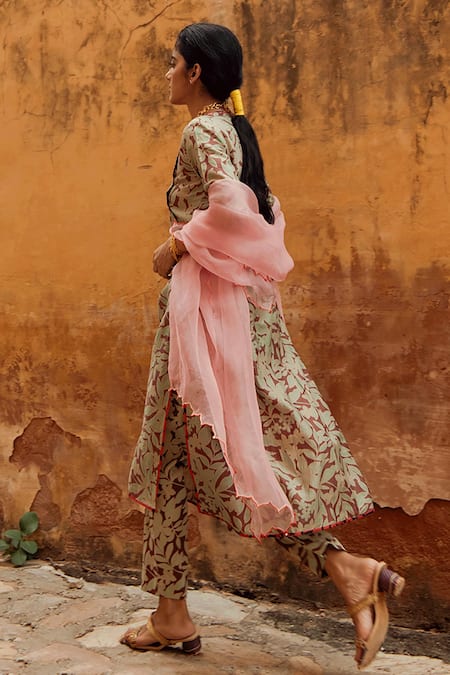 Shop Swati Vijaivargie Brown Chanderi Silk Embroidery Round Printed Kurta Set at Aza Fashions Shop_Swati Vijaivargie_Brown Chanderi Silk Embroidery Round Printed Kurta Set _at_Aza_Fashions