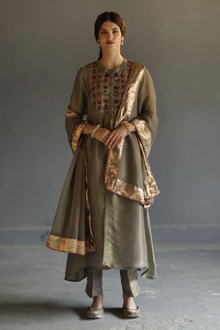 Begum Embroidered Kurta Set 