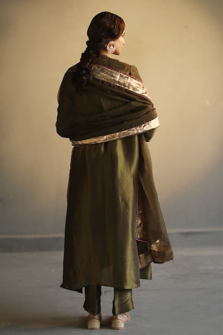 Begum Embroidered Kurta Set 