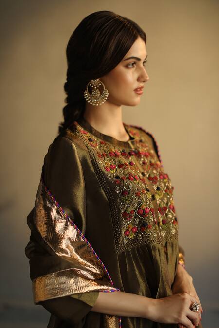 Shop_Begum_Green Dupatta Organza, Kurta And Pant Silk Round Embroidered Set _Online_at_Aza_Fashions