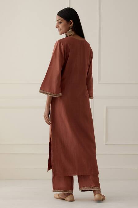 Shop Ikshita Choudhary Brown Chanderi Silk Dupatta Tissue Organza Embroidered Floral Buttis Kurta Set at Aza Fashions Shop_Ikshita Choudhary_Brown Chanderi Silk Dupatta Tissue Organza Embroidered Floral Buttis Kurta Set_at_Aza_Fashions