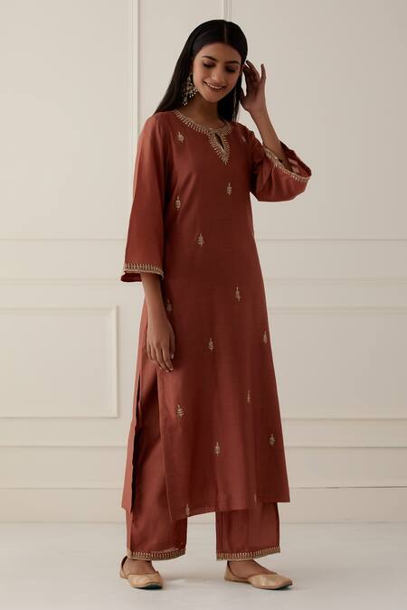 Ikshita Choudhary Brown Chanderi Silk Dupatta Tissue Organza Embroidered Floral Buttis Kurta Set Online at Aza Fashions Ikshita Choudhary_Brown Chanderi Silk Dupatta Tissue Organza Embroidered Floral Buttis Kurta Set_Online_at_Aza_Fashions