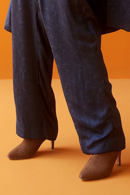 Sakshi Khetterpal Blue Textured Satin Modal Blazer Lapel Collar Bralette V-neck And Pant Set at Aza Fashions Sakshi Khetterpal_Blue Textured Satin Modal Blazer Lapel Collar Bralette V-neck And Pant Set _at_Aza_Fashions