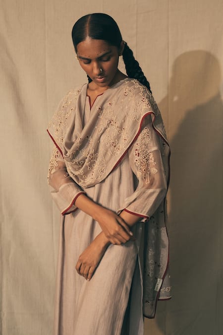 Buy_Sarang Kaur_Beige Chanderi Silk Floral Motifs Embroidered Dupatta _Online_at_Aza_Fashions