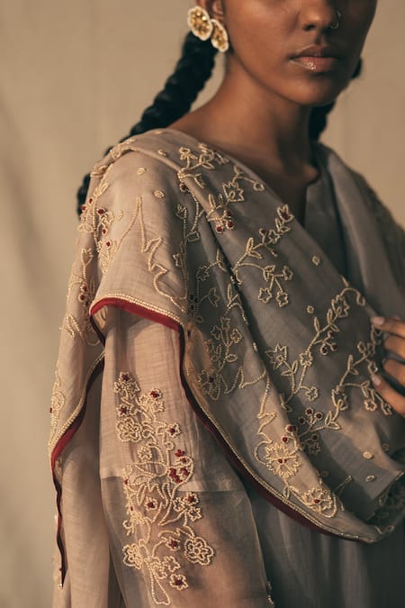Sarang Kaur_Beige Chanderi Silk Floral Motifs Embroidered Dupatta _at_Aza_Fashions