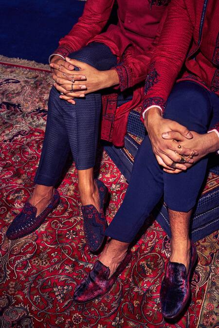 Sarab Khanijou Red Herringbone Floral Embroidered Bundi And Kurta Set at Aza Fashions Sarab Khanijou_Red Herringbone Floral Embroidered Bundi And Kurta Set _at_Aza_Fashions