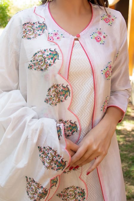 Shop_Missprint_White Chanderi Zig Zag Round Kurta Set With Scallop Dupatta _Online_at_Aza_Fashions