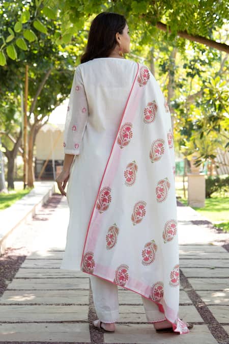 Shop Missprint White Chanderi Resham Round Embroidered Kurta Set at Aza Fashions Shop_Missprint_White Chanderi Resham Round Embroidered Kurta Set _at_Aza_Fashions