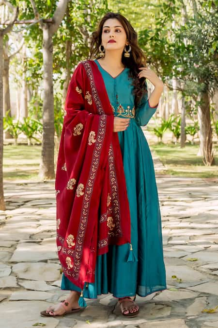 V hotsell neck anarkali