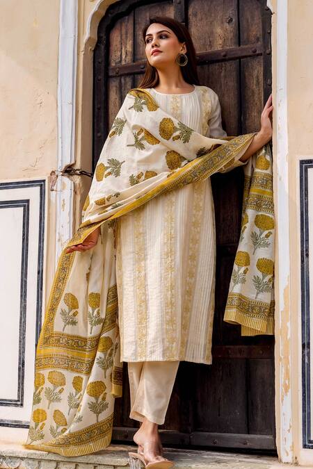 Missprint Yellow Cotton Floral V Neck Pintuck Kurta Set Online at Aza Fashions Missprint_Yellow Cotton Floral V Neck Pintuck Kurta Set _Online_at_Aza_Fashions