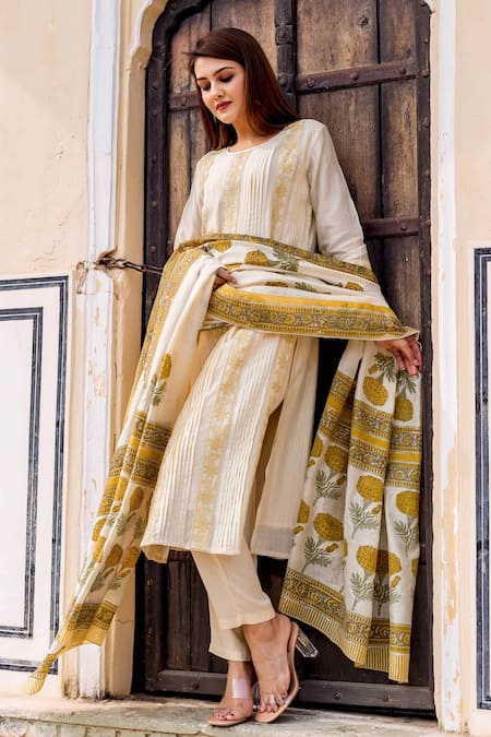 Buy Missprint Yellow Cotton Floral V Neck Pintuck Kurta Set Online at Aza Fashions Buy_Missprint_Yellow Cotton Floral V Neck Pintuck Kurta Set _Online_at_Aza_Fashions