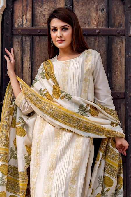 Missprint Yellow Cotton Floral V Neck Pintuck Kurta Set at Aza Fashions Missprint_Yellow Cotton Floral V Neck Pintuck Kurta Set _at_Aza_Fashions