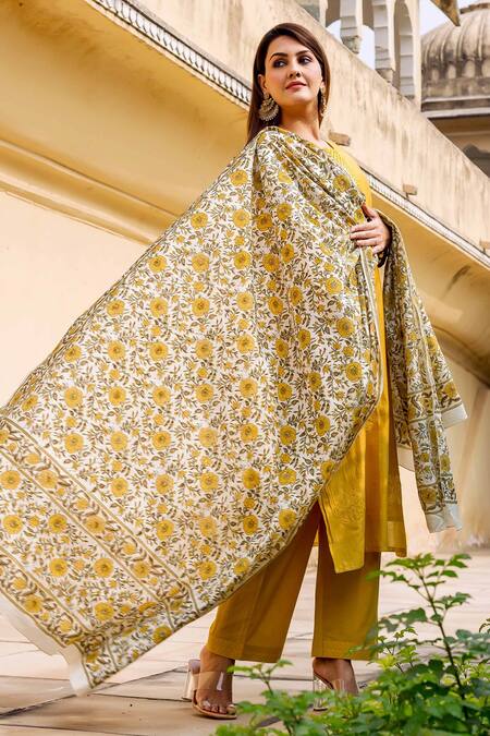 Missprint_Yellow Chanderi Thread Round Kurta Set _Online_at_Aza_Fashions
