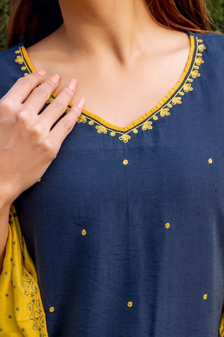 Buy_Missprint_Blue Chanderi Thread Leaf Neck Kurta Set _Online_at_Aza_Fashions