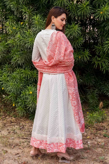 Shop_Missprint_White Cotton Floral V Neck Anarkali With Dupatta _at_Aza_Fashions