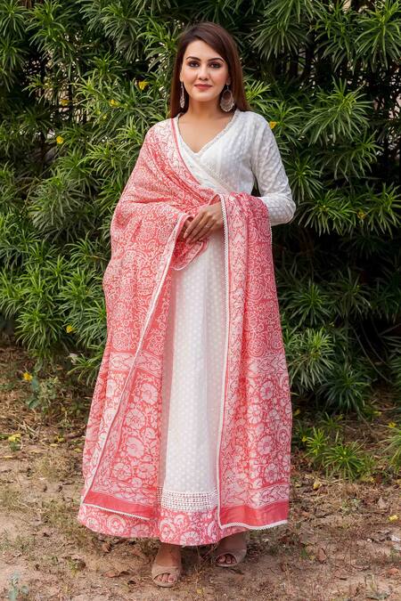 Buy_Missprint_White Cotton Floral V Neck Anarkali With Dupatta _Online_at_Aza_Fashions