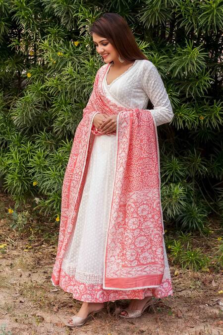Shop_Missprint_White Cotton Floral V Neck Anarkali With Dupatta _Online_at_Aza_Fashions
