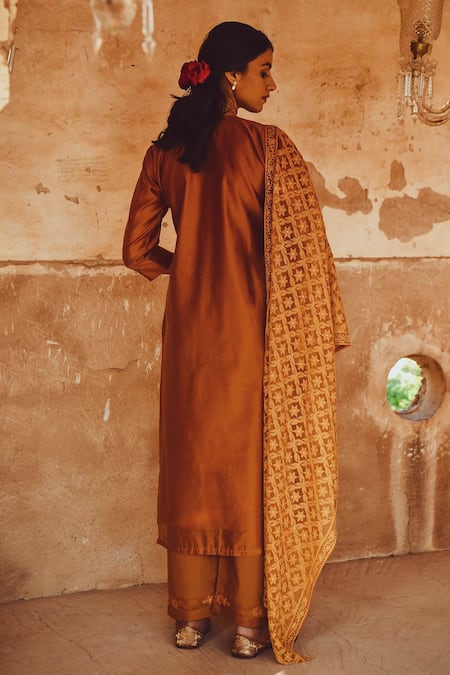 Karaj Jaipur Chikankari Kurta Set 