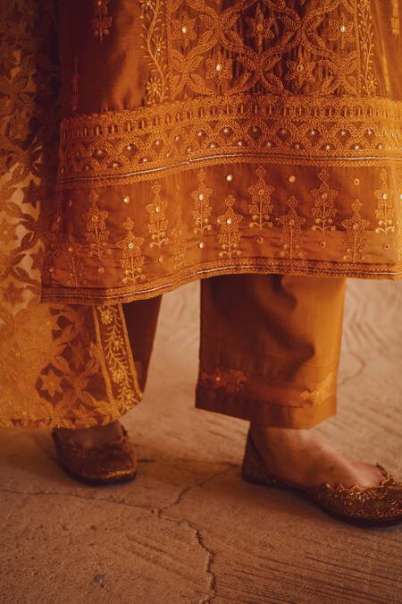 Karaj Jaipur_Yellow Dupatta Embroidered Chiffon, Kurta Chanderi, Pant Chikankari Set _at_Aza_Fashions