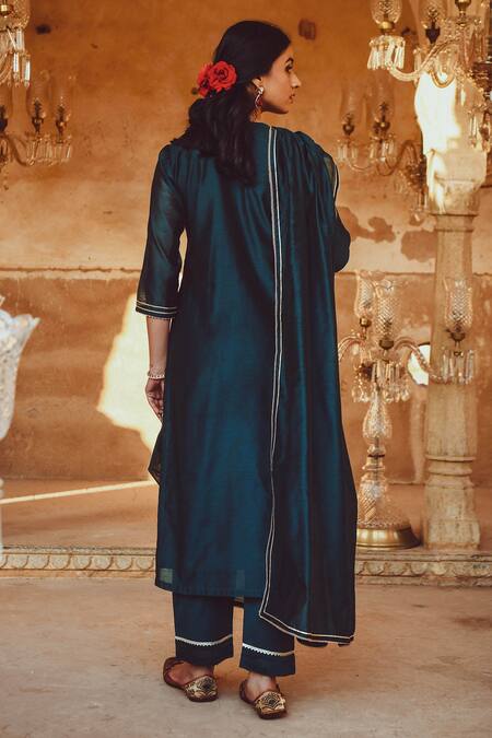 Shop Karaj Jaipur Green Kurta And Dupatta Chanderi Embroidered Gota Patti Round Set at Aza Fashions Shop_Karaj Jaipur_Green Kurta And Dupatta Chanderi Embroidered Gota Patti Round Set_at_Aza_Fashions