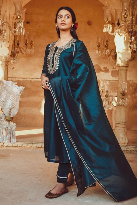 Buy Karaj Jaipur Green Kurta And Dupatta Chanderi Embroidered Gota Patti Round Set Online at Aza Fashions Buy_Karaj Jaipur_Green Kurta And Dupatta Chanderi Embroidered Gota Patti Round Set_Online_at_Aza_Fashions