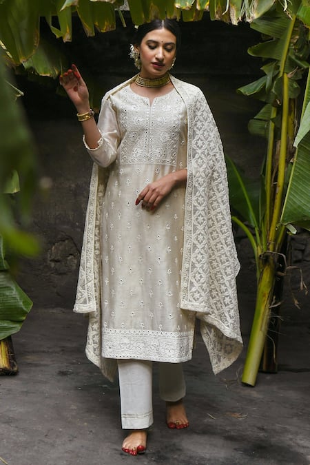Buy_KARAJ JAIPUR_Beige Kurta Chanderi Pant Cotton And Dupatta Chiffon Chikankari & Mirror Set _Online_at_Aza_Fashions