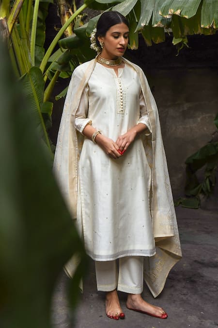 Karaj Jaipur_White Kurta Chanderi Pant Cotton And Dupatta Brocade Sequin & Gota Patti Set_Online_at_Aza_Fashions